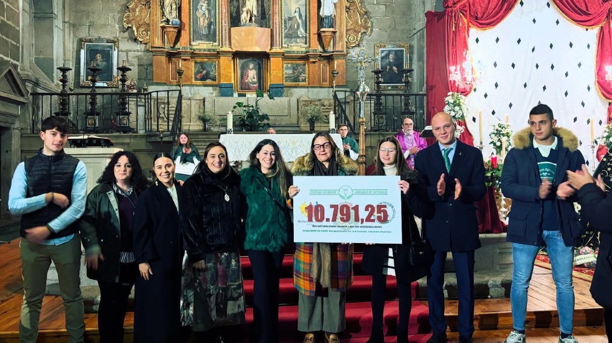 Entrega a Alzheimer &Aacute;vila de la recaudaaci&oacute;n de la Carrera Zancadas de Esperanza.