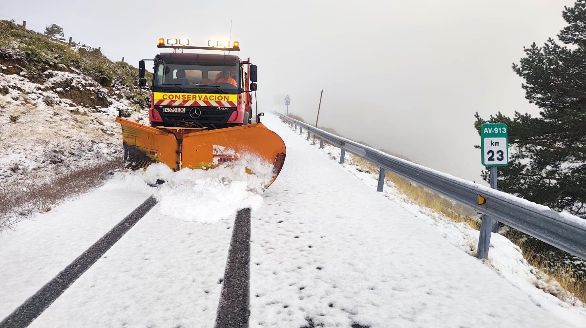 Puerto de Serranillos, en la AV-913, a primera hora de la mañana del martes.