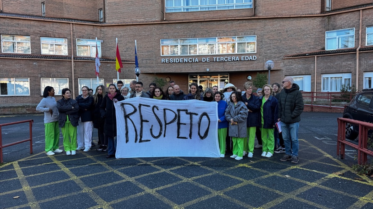 Trabajadores de la Residencia de Mayores se concentran para exigir respeto