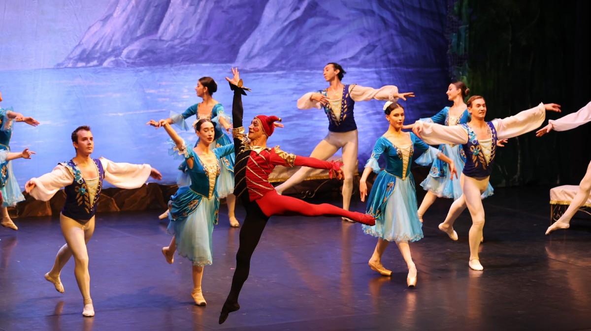 Representaci&oacute;n de &lsquo;El lago de los cisnes&rsquo; con el Ballet de Kiev.