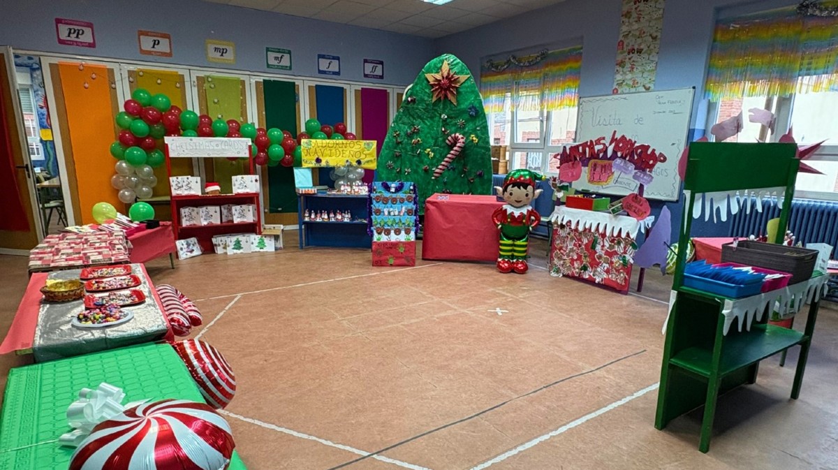 Mercado solidario en el CEIP Reina Fabiola.