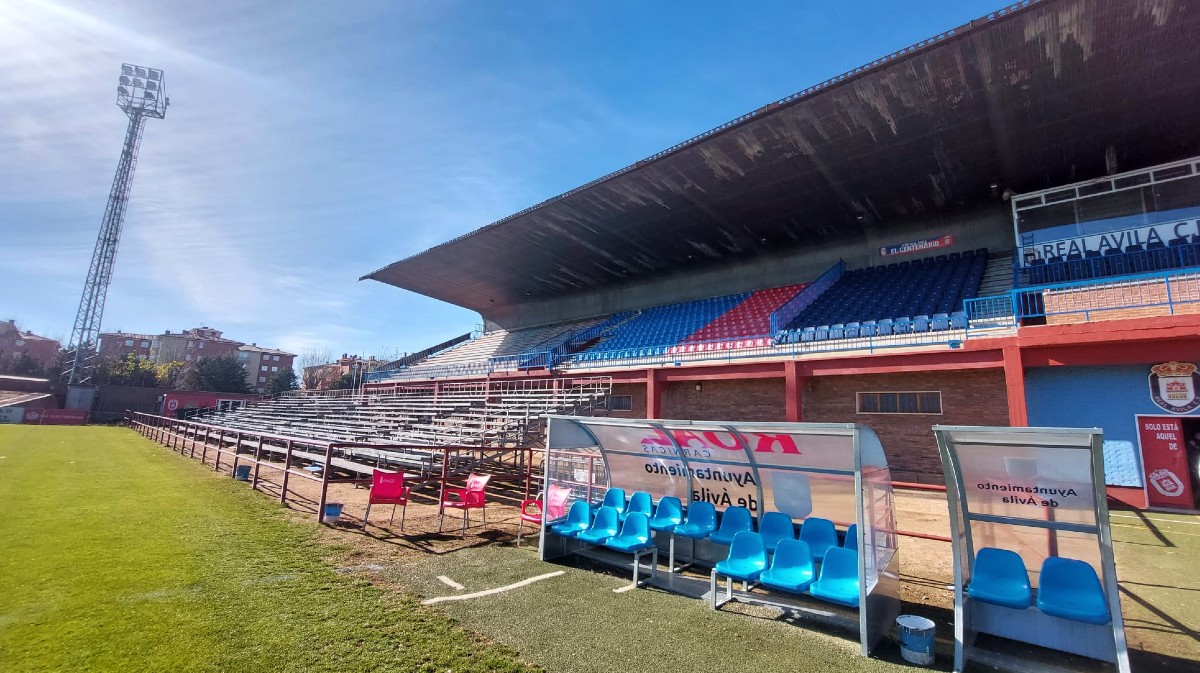Gradas adicionales instalaladas en el Adolfo Suárez.