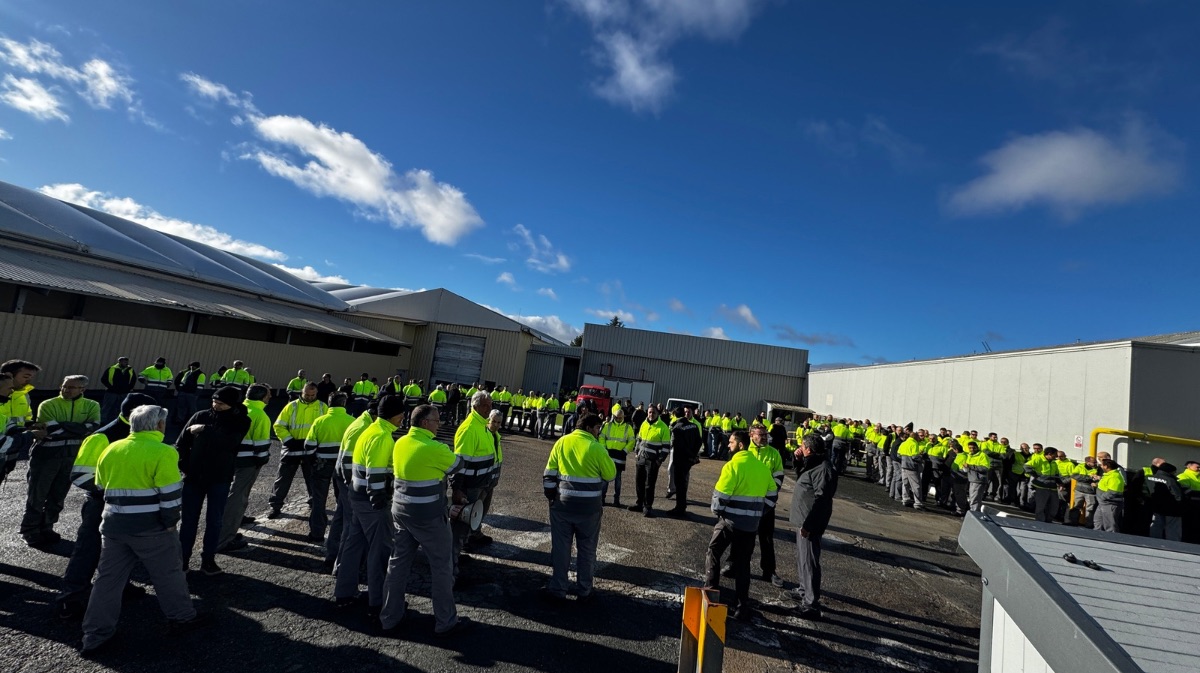 Trabajadores de Nissan concentrados en la factoría