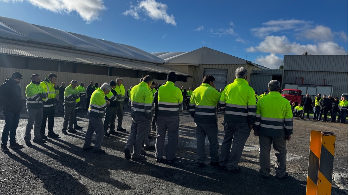 Trabajadores de Nissan concentrados en la factoría