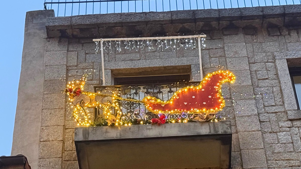Tercer premio iluminaci&oacute;n de balconesy ventanas: Miguel &Aacute;ngel Hern&aacute;ndez.