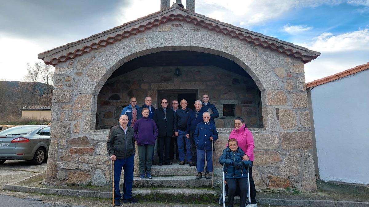 El obispo de Ávila visita Navamures