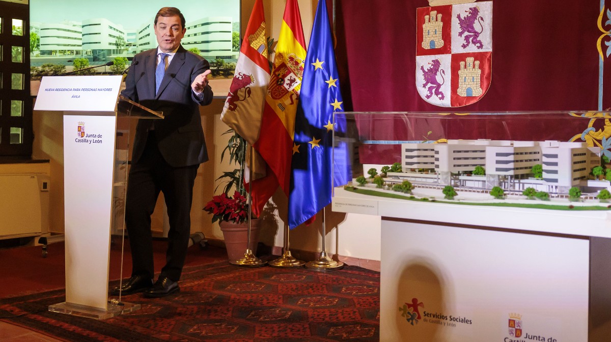 Mañueco presenta la nueva residencia de mayores de Ávila.