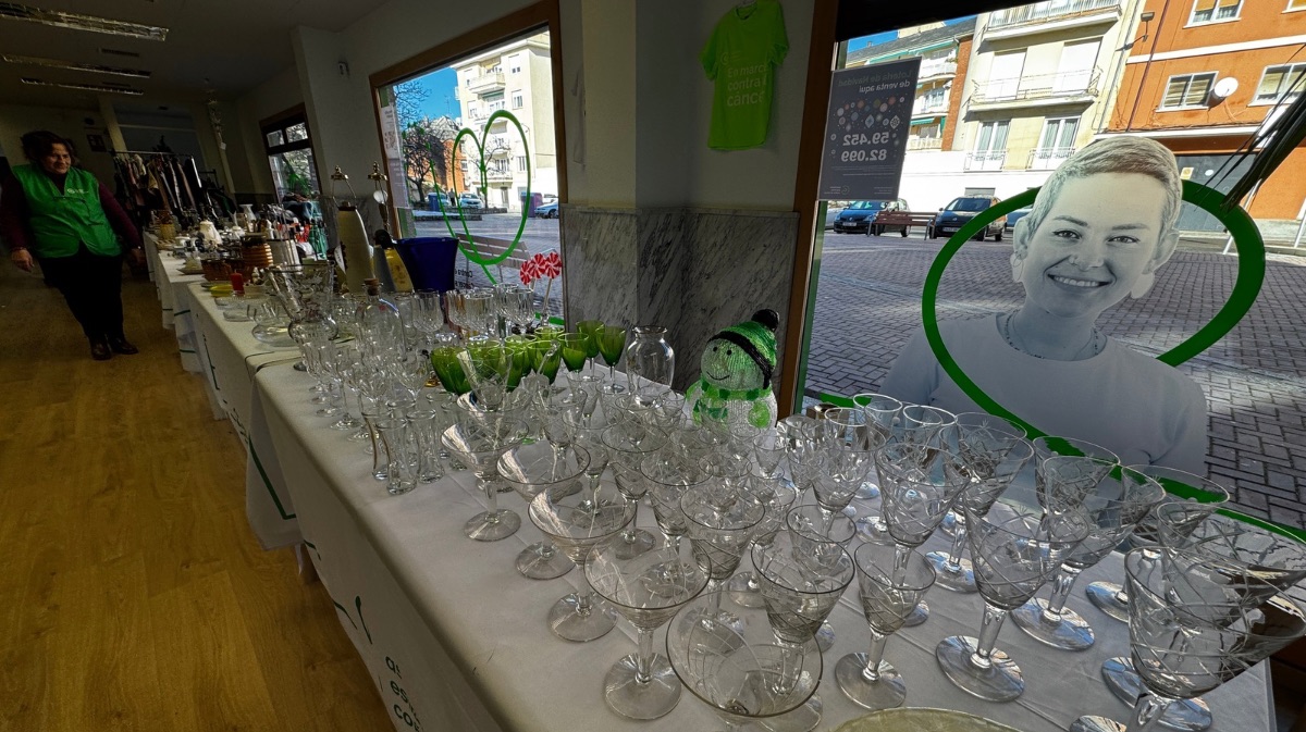 Mercadillo solidario de AECC