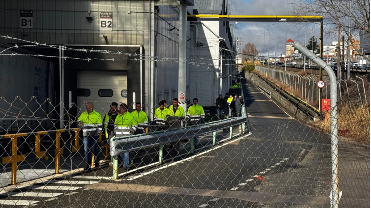 Trabajadores de Nissan concentrados en la factoría