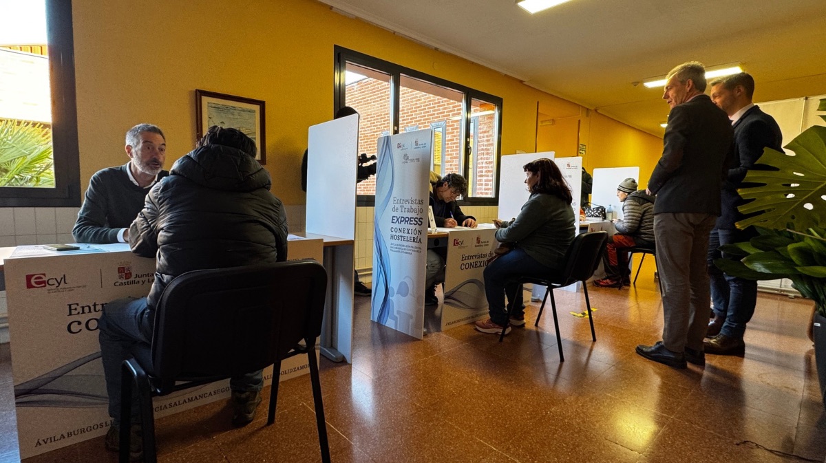 Los candidatos se entrevistan para encontrar empleo
