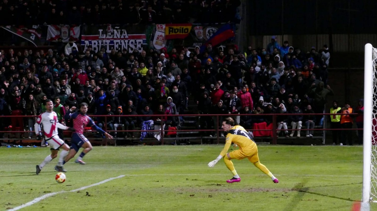Real Ávila-Rayo Vallecano en la segunda eliminatoria de la Copa del Rey.