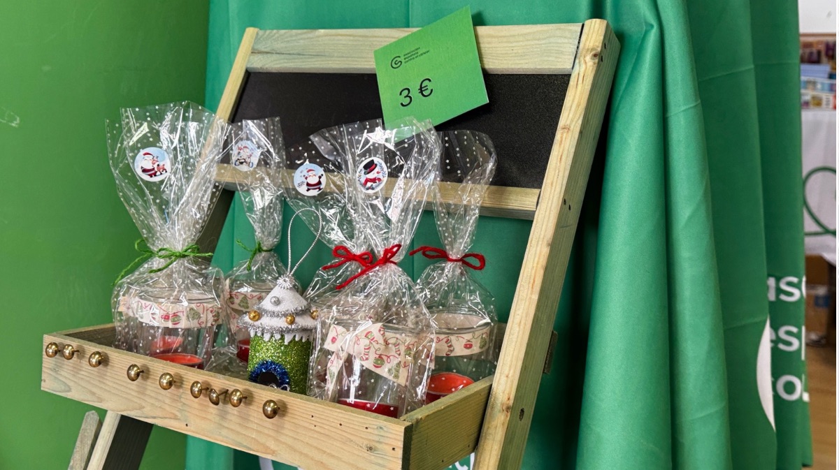 Mercadillo solidario de AECC