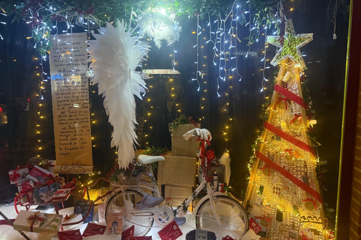 Farmacia Mar&iacute;a Natividad de Ancs, tercer premio ex aequo tercer premio de comercios y establecimientos.