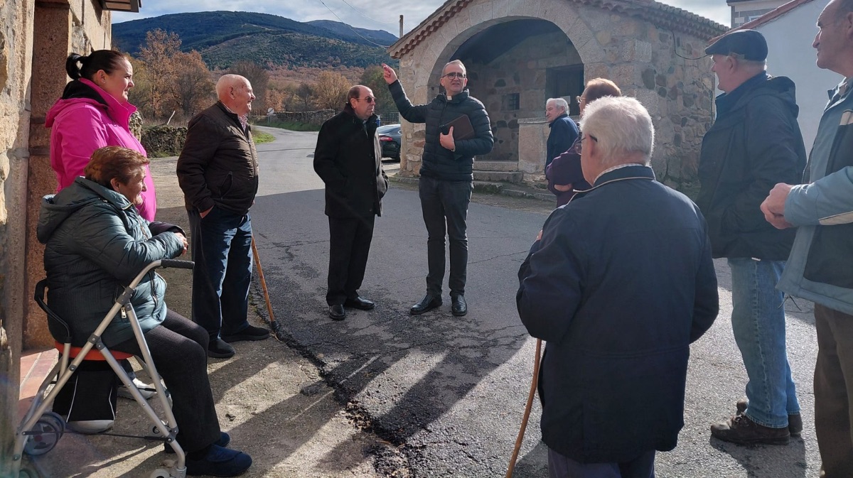 El obispo de Ávila visita Navamures