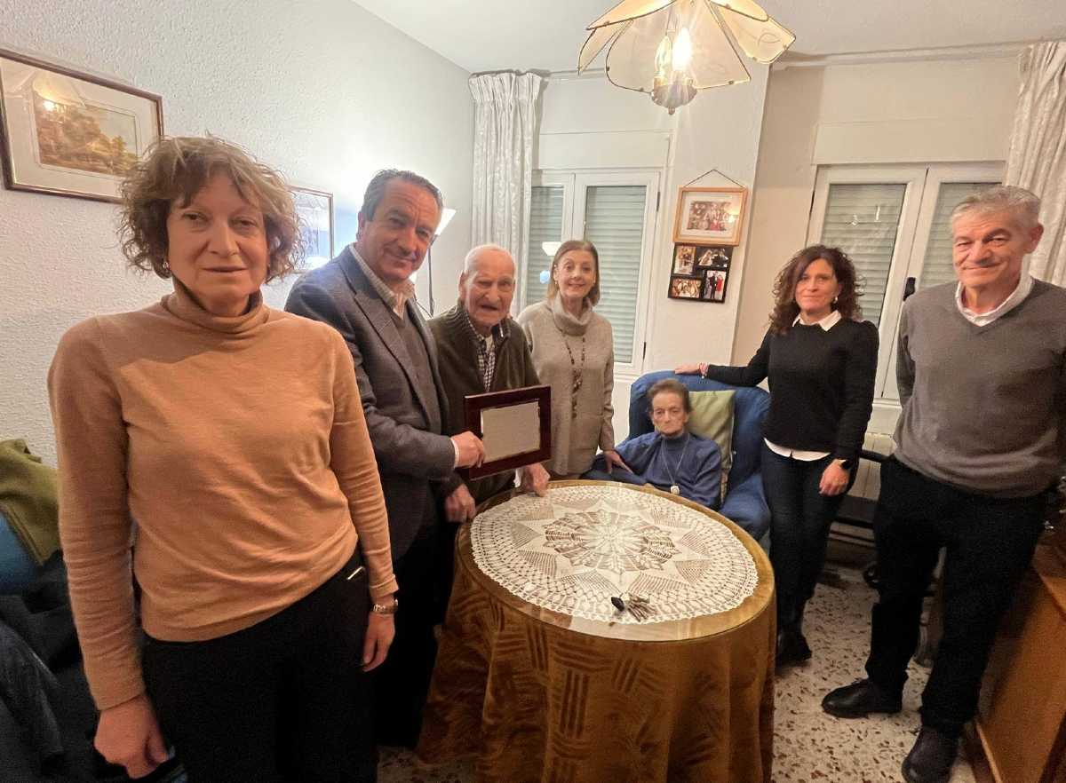 Homenaje a vecinos centenarios de Ar&eacute;valo.