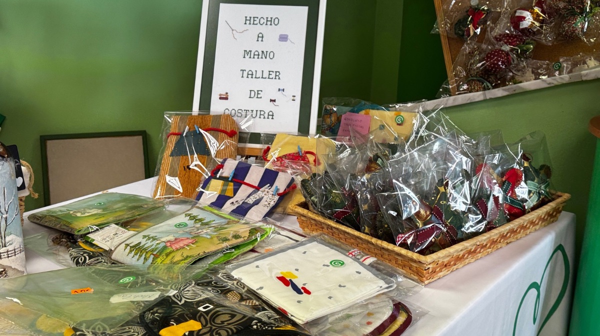 Mercadillo solidario de AECC