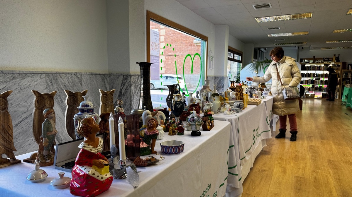 Mercadillo solidario de AECC