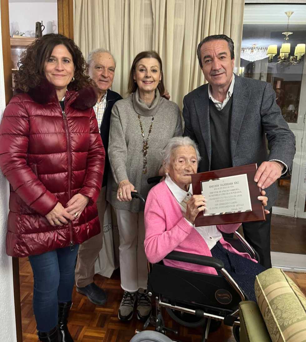 Homenaje a vecinos centenarios de Ar&eacute;valo.