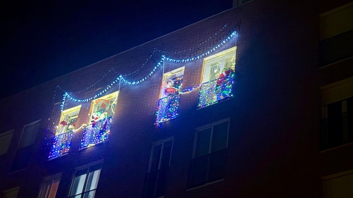 Primer premio iluminaci&oacute;n de balconesy ventanas: Miguel &Aacute;ngel Ram&iacute;rez.