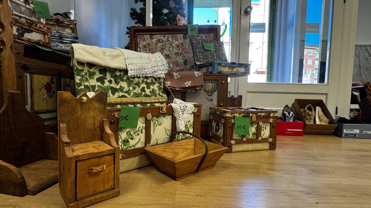 Mercadillo solidario de AECC