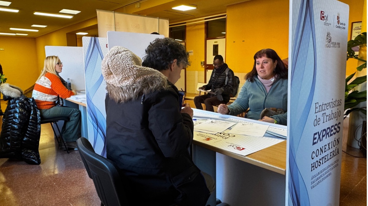 Candidata realizando la entrevista para el sector hostelero
