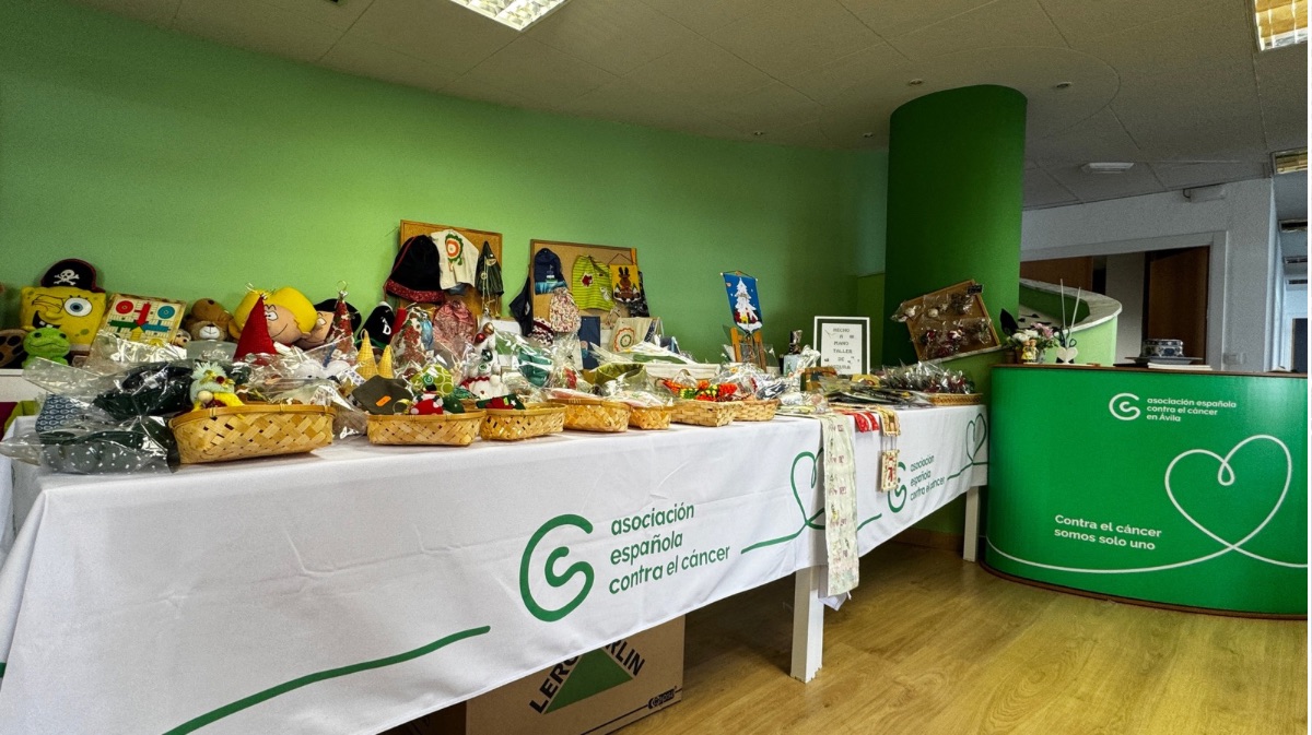 Mercadillo solidario de AECC